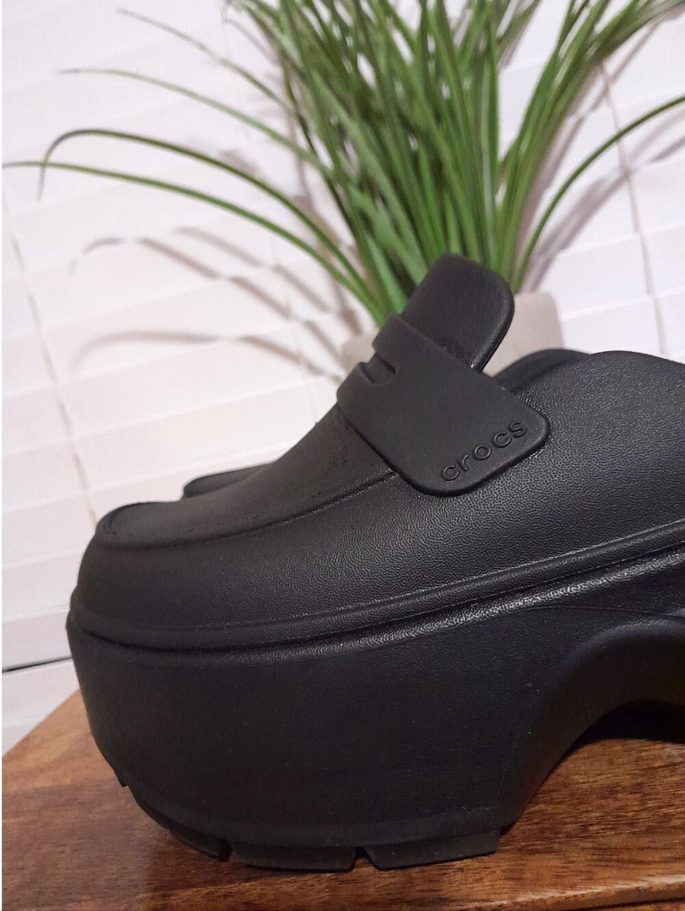 Crocs Chunky Platform Lugged Stomp Loafers Mules Black Sz W10 M8 - Picture 3 of 12